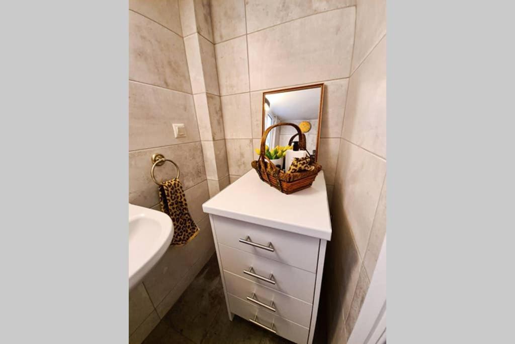 Modern Apt In The Heart Of Glyfada - Literally!! Афины Экстерьер фото