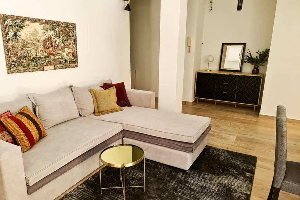 Modern Apt In The Heart Of Glyfada - Literally!! Афины Экстерьер фото